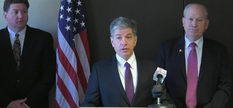 Berkowitz trots out governor, police chief, in last-minute campaign event