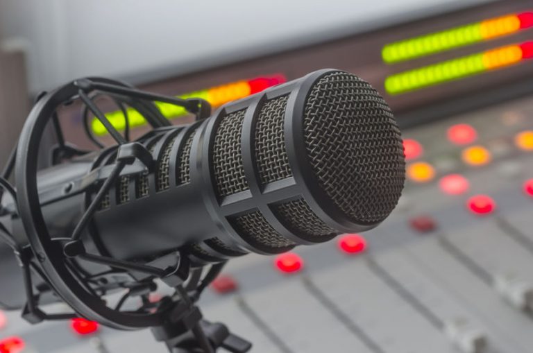 How to get rid of conservative talk radio? Eliminate AM radio in cars