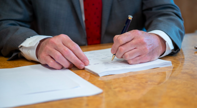 Vetoes’ eve announcement? Recall signatures top off at 29,577