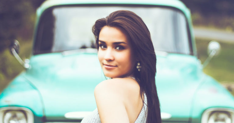 Make Alaska Great Again: Photographer offers a free senior photo shoot