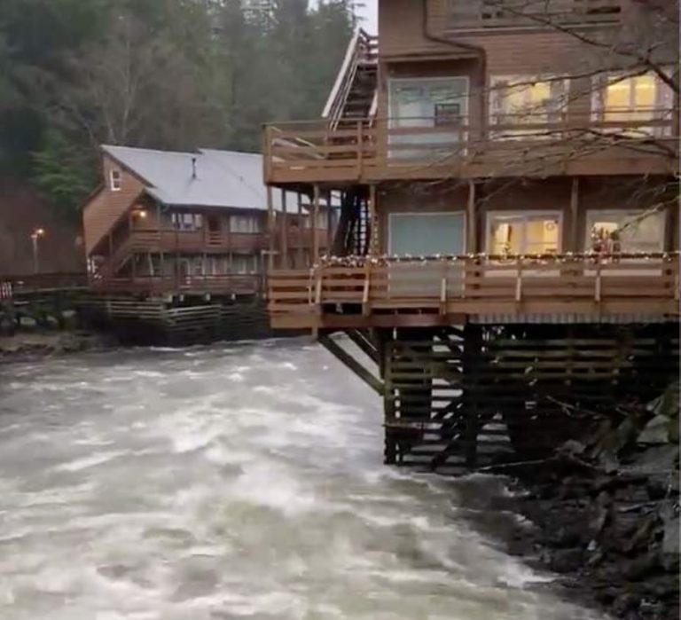 Evacuation lifted in Ketchikan creek zone