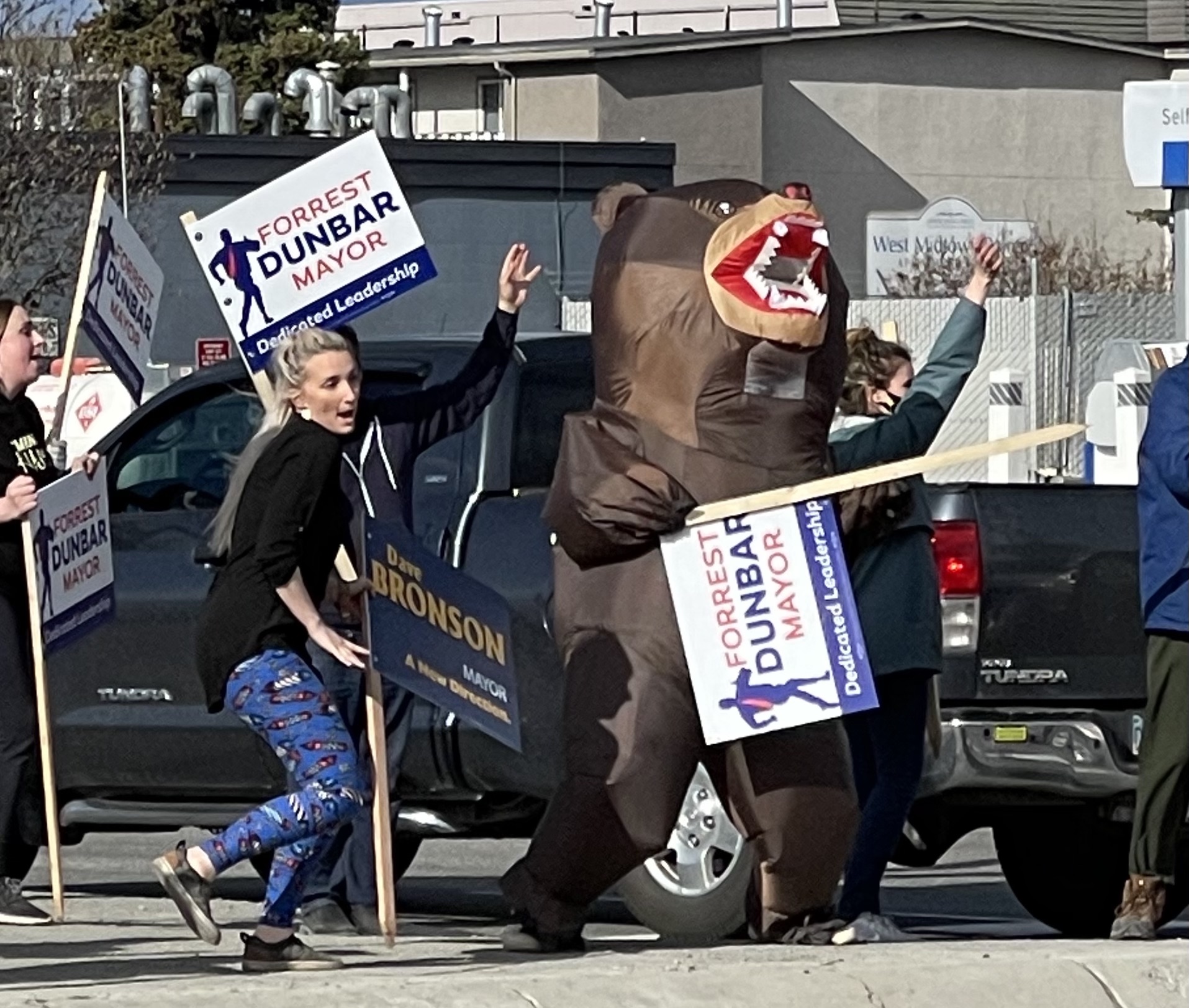 Long night ahead for Anchorage politicos as mayor’s race comes to a dance-off close