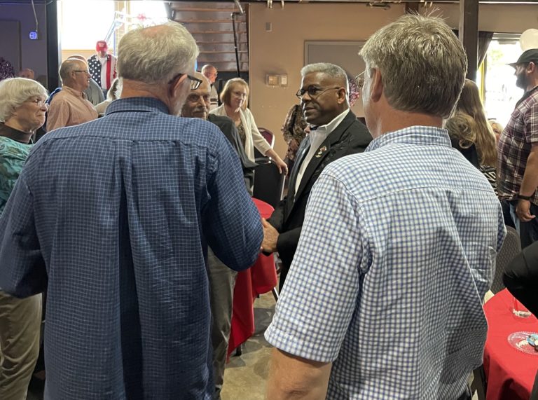 On his way to CPAC, Allen West wows Fairbanks crowd with speech reminiscent of Reagan, pushing back on Democrats