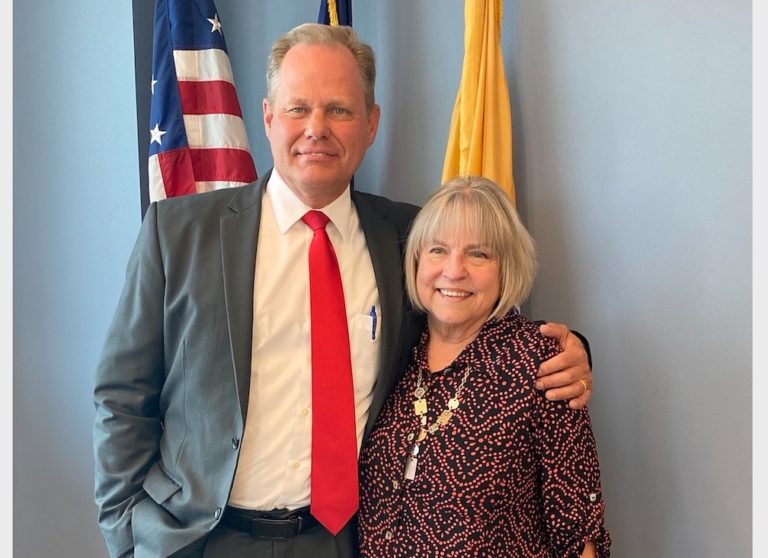 Assembly moves to force deputy library director out of her position