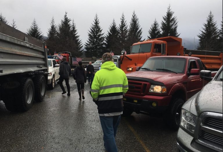 Hundreds of Juneau truckers hold their own freedom convoy in solidarity with Canada truckers protesting vaccine mandates