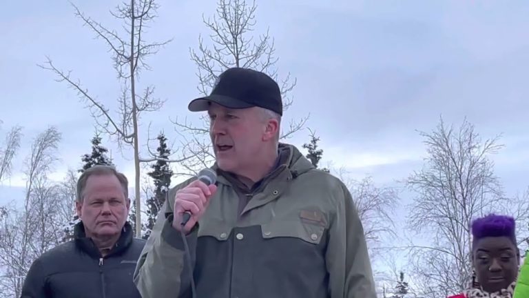 Study in Contrasts: While Murkowski, Young criticize GOP, Sen. Sullivan connects with truckers on topic of vaccine mandates