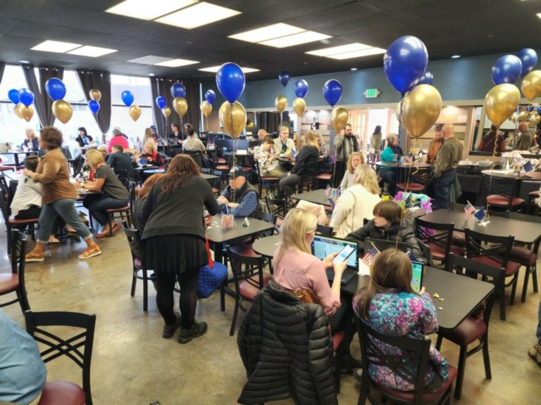 Polls close in Anchorage, early results