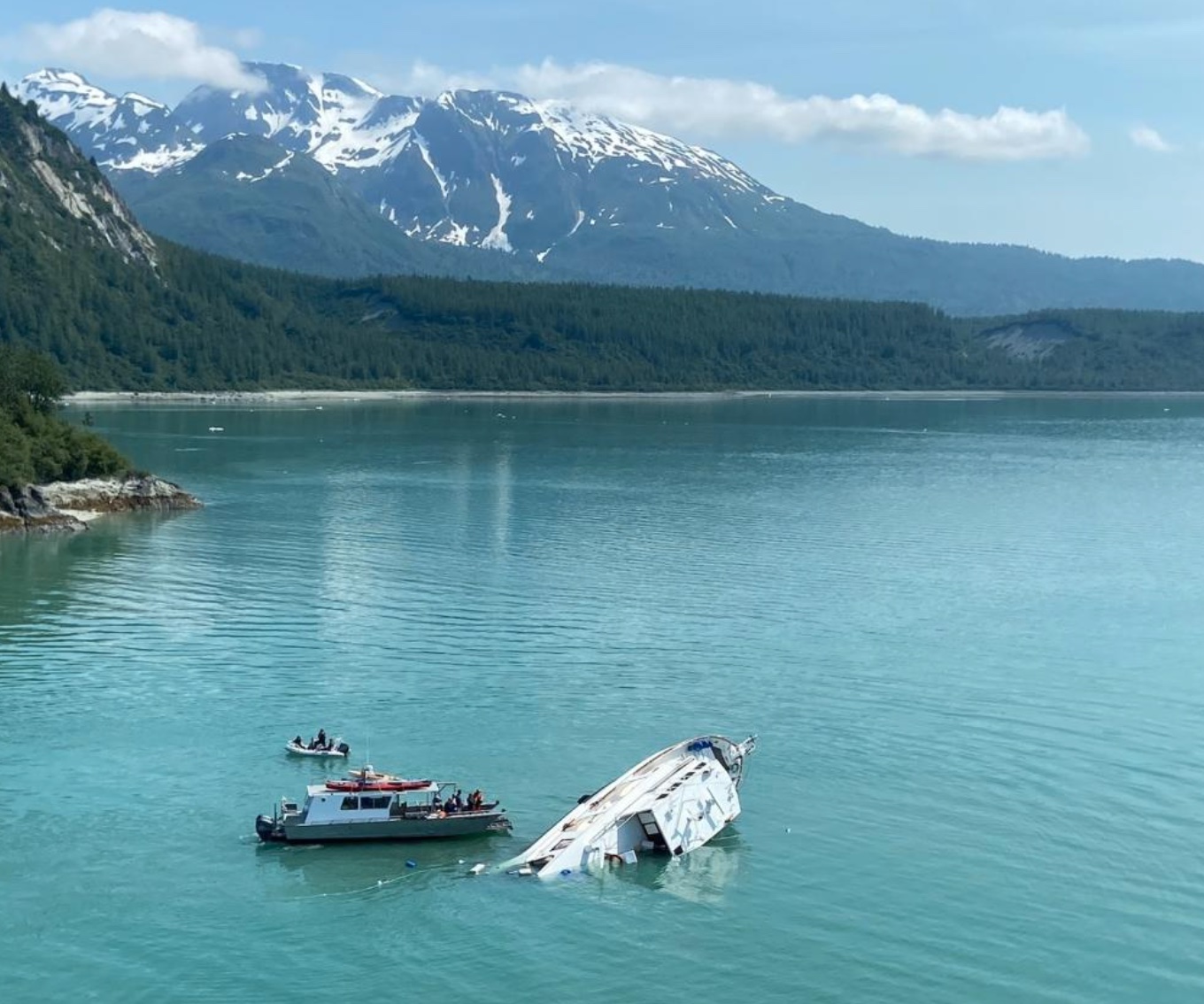 Seattle-based yacht sinks in Glacier Bay, four rescued
