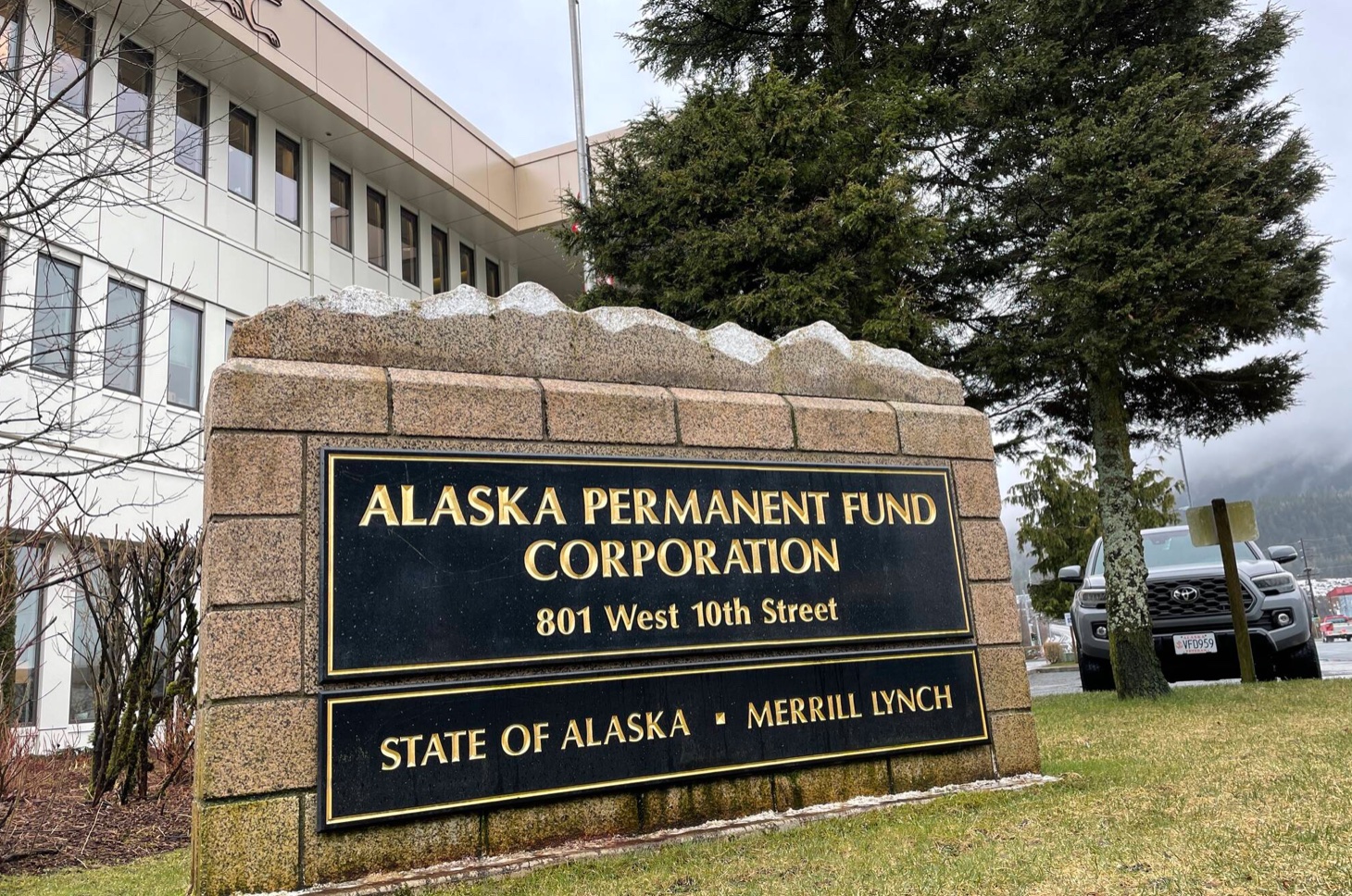 Alaska Permanent Fund committee tries to figure out how to stay out of media limelight