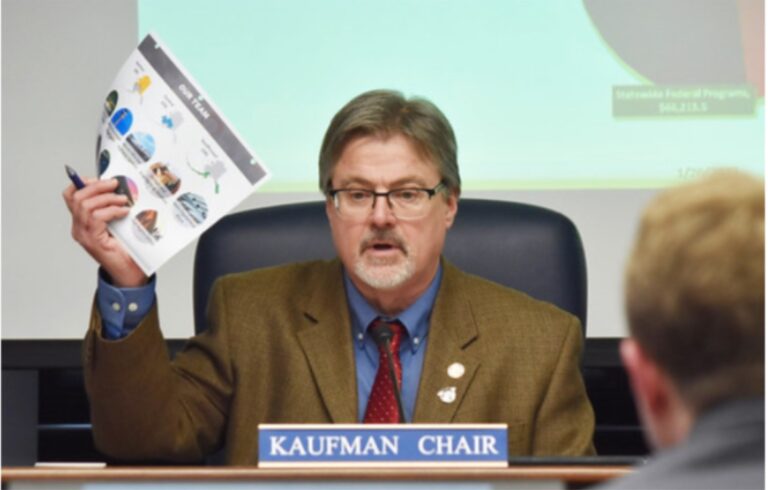 Kaufman withdraws from Senate Democrat bloc, while four Republicans stay put for power