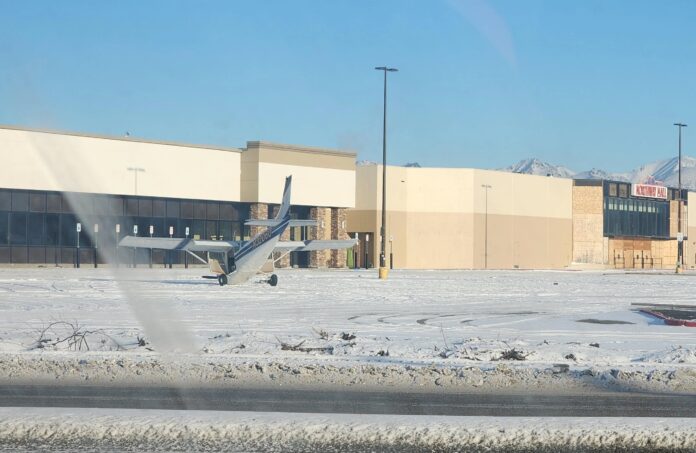 Shopping for an airstrip: Cessna ends up in Northway Mall parking lot, no injuries