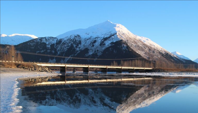 Three heliskiers feared dead in avalanche south of Girdwood