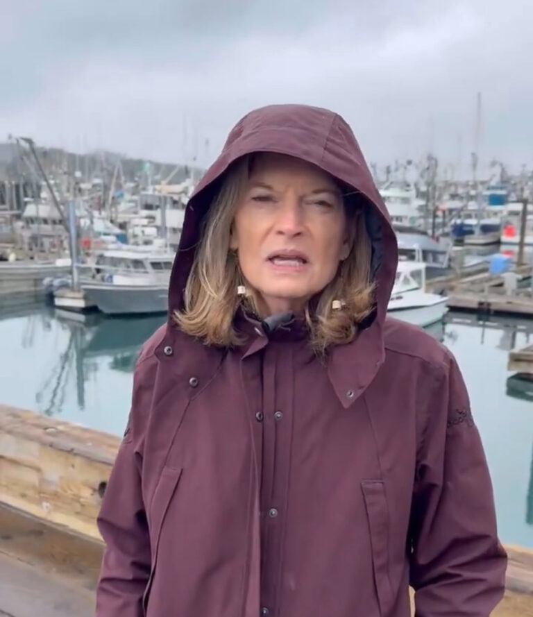 Murkowski slams Trump again, this time over executive order trimming federal employee unions