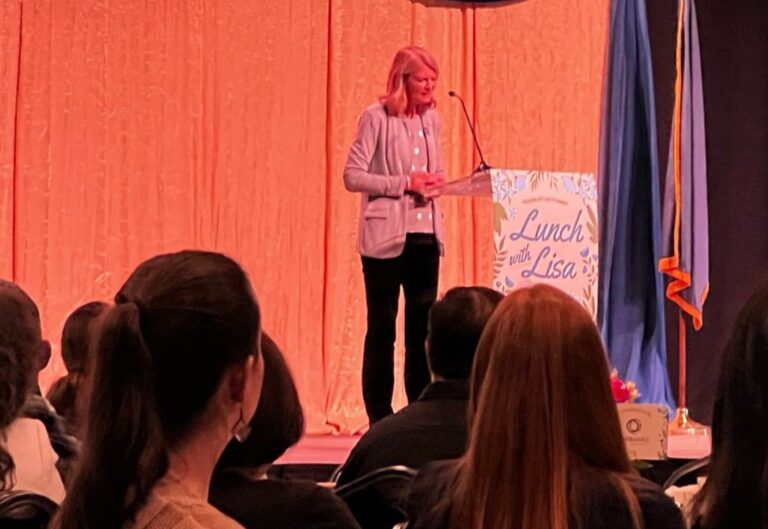 Murkowski speaks at luncheon in Fairbanks, while outside, Trump supporters show the flag