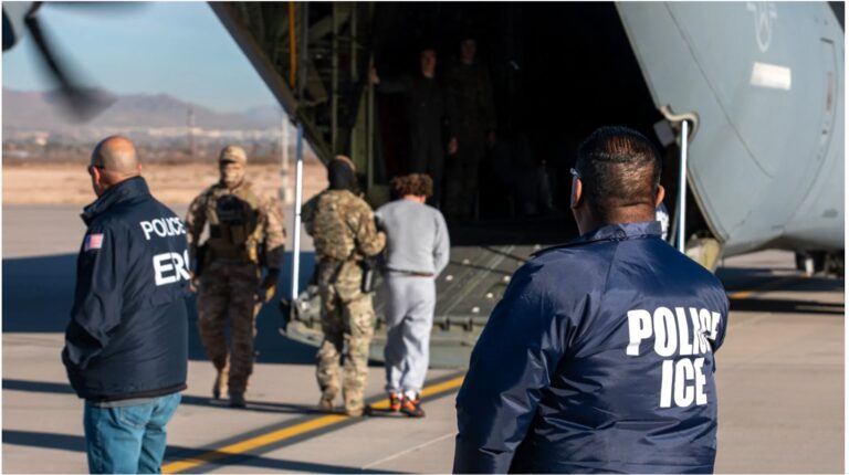 Border crossings collapse to all-time low as drug seizures climb Border crossings collapse to all-time low as drug seizures climb