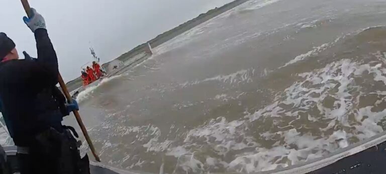 Video: State Troopers’ dramatic rescue of fishermen Video: State Troopers’ dramatic rescue of fishermen