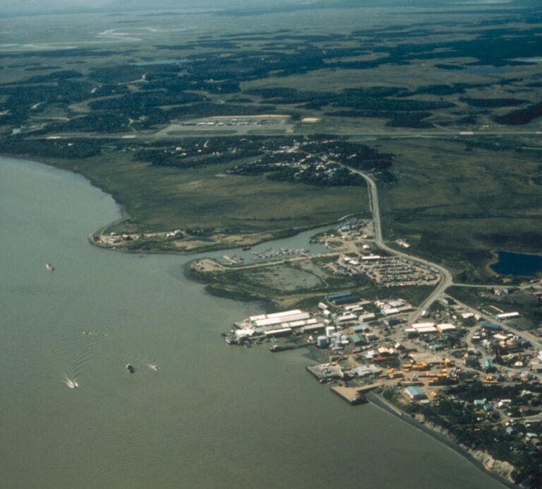 Pilot killed in plane crash at Dillingham airport