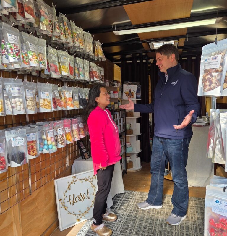 Blue skies, big crowds mark opening weekend of Alaska State Fair